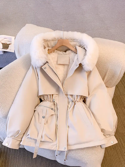 Kurtka Maja – Miękka Elegancja z Futrem