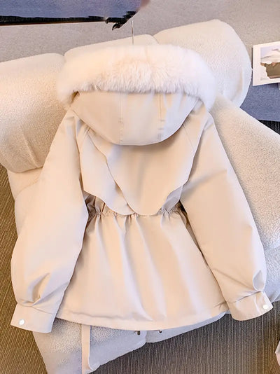 Kurtka Maja – Miękka Elegancja z Futrem